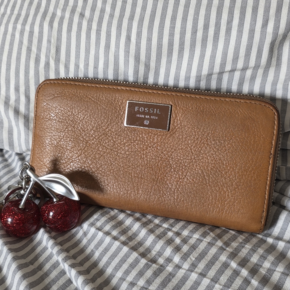 Fossil Dawson Zip Clutch Camel